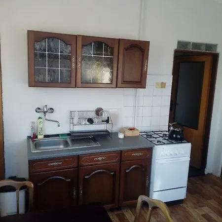 Nadrazni Stezka * Karlovy Vary